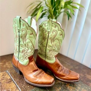 Woman’s Ariat “legend” boots